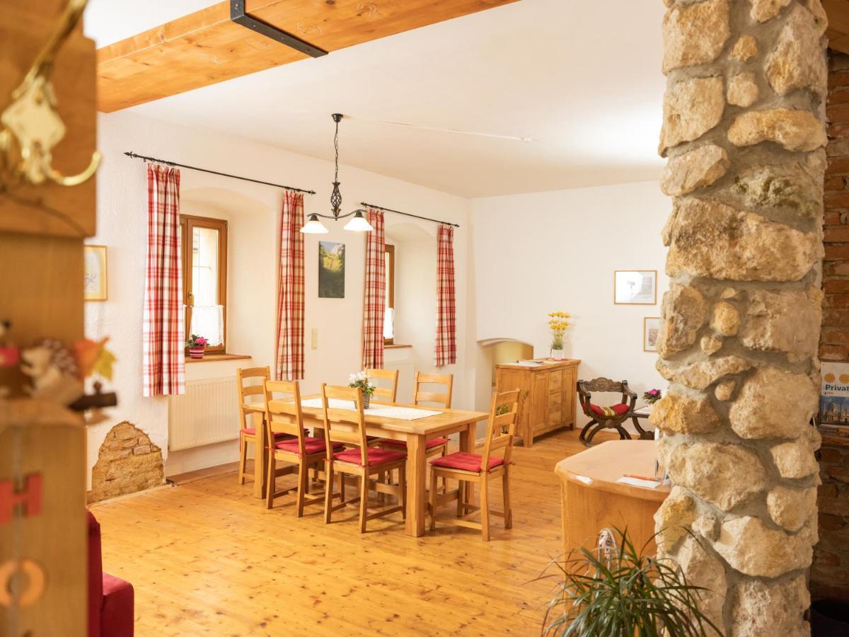 Ferienwohnung Zum Kapuziner Poysdorf Luaran gambar