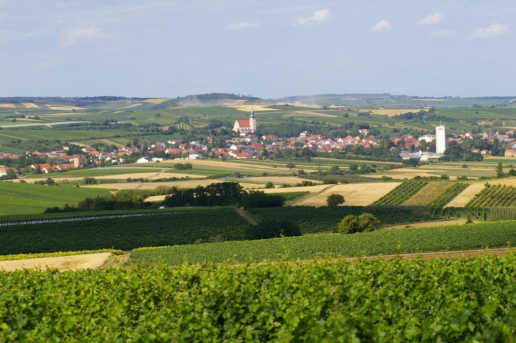 Ferienwohnung Zum Kapuziner Poysdorf Luaran gambar