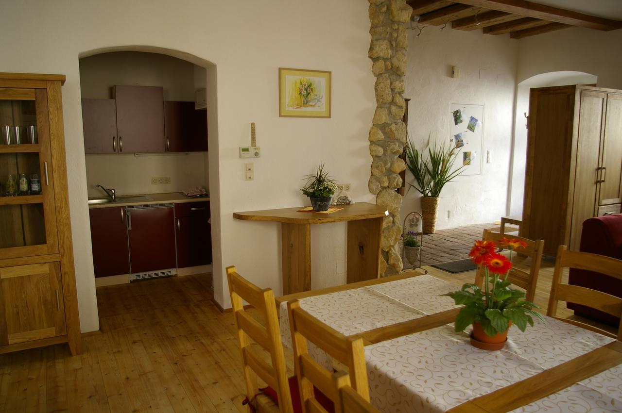 Ferienwohnung Zum Kapuziner Poysdorf Luaran gambar
