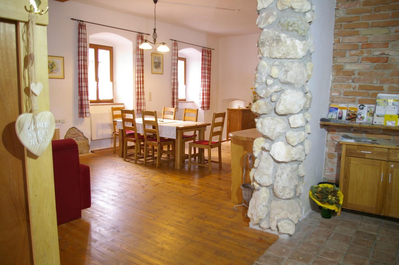 Ferienwohnung Zum Kapuziner Poysdorf Luaran gambar
