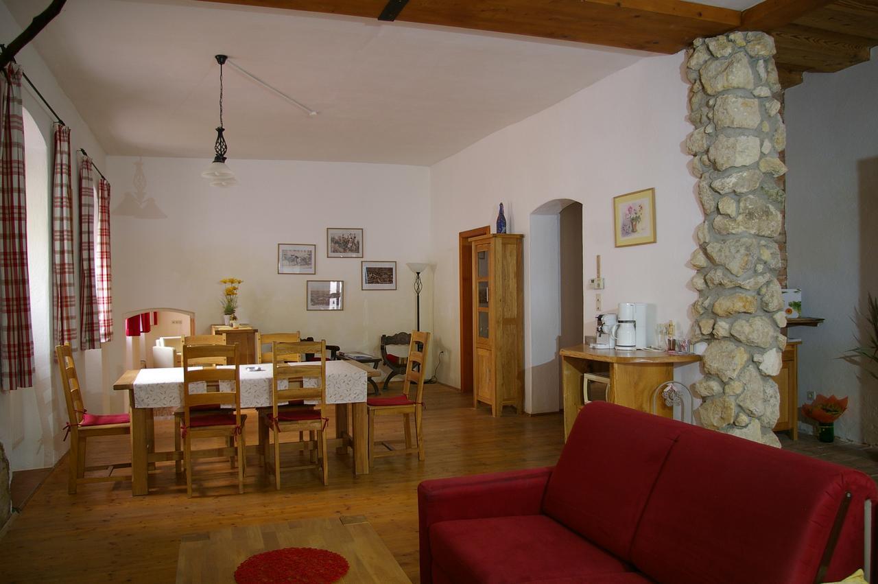 Ferienwohnung Zum Kapuziner Poysdorf Luaran gambar
